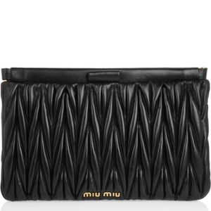 Miu Miu lambskin matalesse clutch